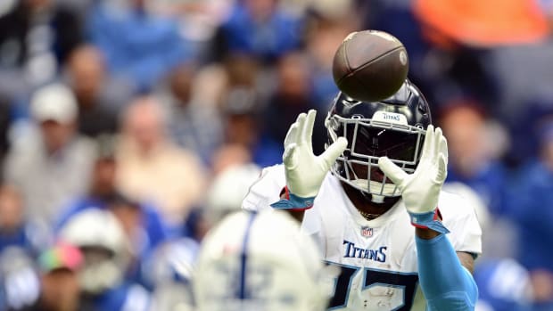 Tennessee Titans running back Derrick Henry (22) catches a pass against the Indianapolis Colts at Lucas Oil Stadium.